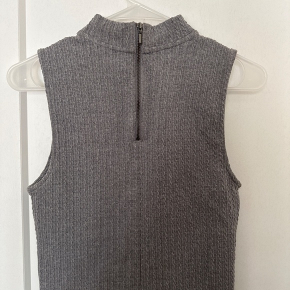 Textured grey  high neck sleeveless top with zipper detail on the back! - Picture 4 of 5